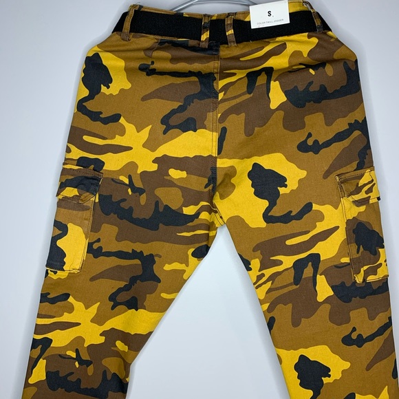 Camo cargo pants. ( SIZE M AVAILABLE) - Picture 3 of 5